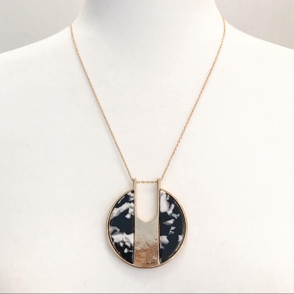 Faux marble medallion necklace gold colored chain